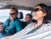 Un couple au volant d’une voiture - Declerc